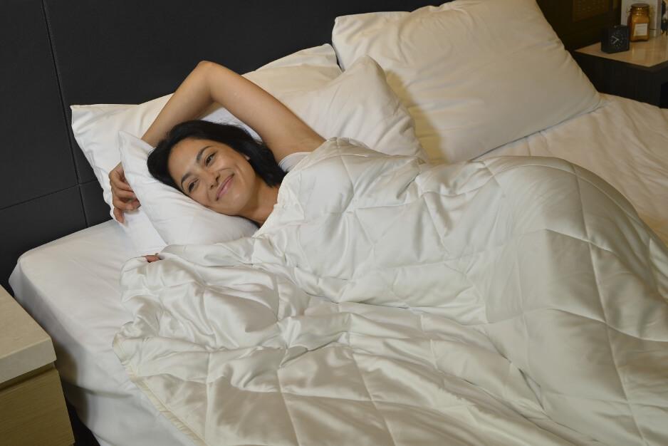 model-sleeping-white-blanket